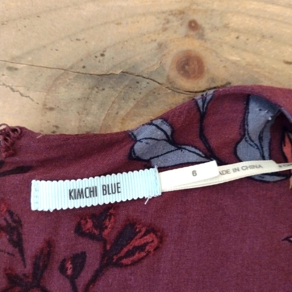 Urban Outfitters Kimchi Blue Burgundy Wine Anita Floral V-neck Romper Size 6 - Picture 4 of 8